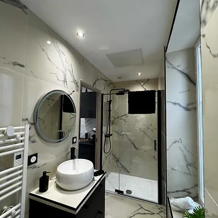 Cosy Face Au Chateau De لورد